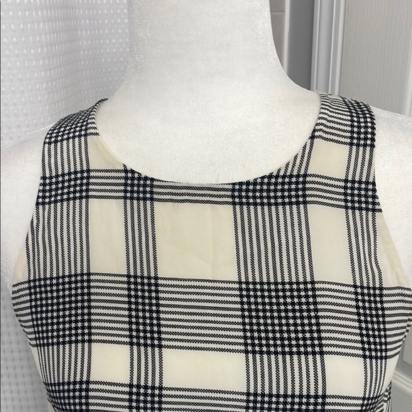 Wilfred Black and Cream Tank Top with Open Back 100% Silk Round Neckline - Picture 5 of 6